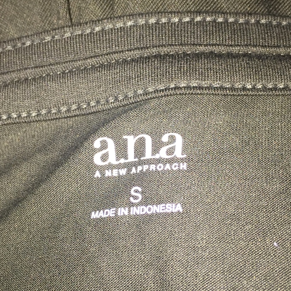 A.N.A Cold shoulder top - Picture 5 of 5